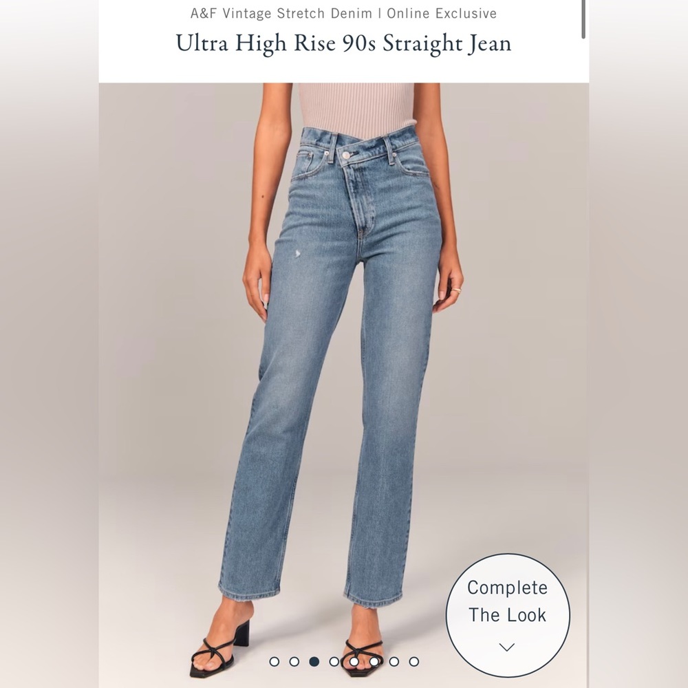 A & F Ultra High Rise 90s Straight Jeans - 25